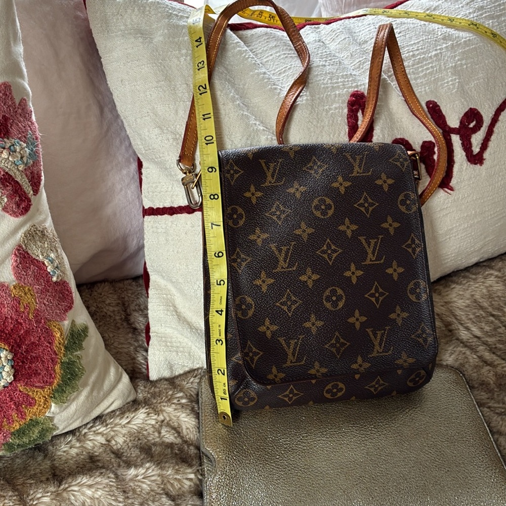 Authentic Louis Vuitton Musette salsa crossbody - Picture 3 of 11